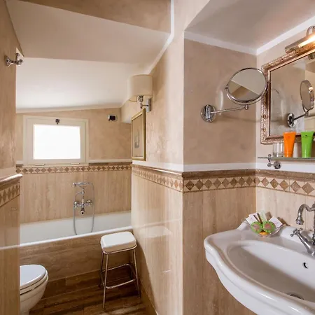 The At The Spanish Steps Luxury Collection - Condotti Гостевой дом 4*