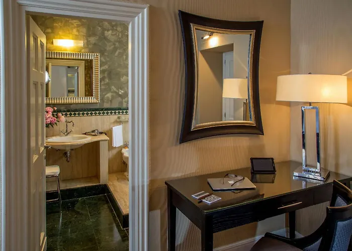 The At The Spanish Steps Luxury Collection - Condotti 4* Řím